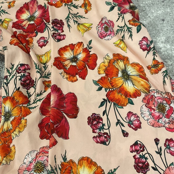 GORGEOUS like new express flower top size M - Picture 2 of 3